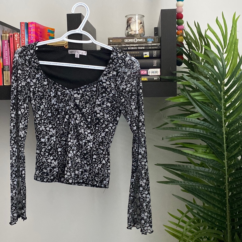 Bell Sleeved floral Macys top